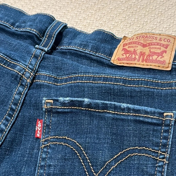 Levi’s Jean Shorts - Picture 11 of 11